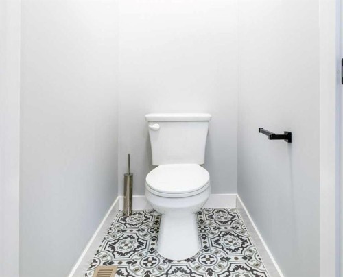 23 Cole Way, Sylvan Lake, AB - Indoor Photo Showing Bathroom