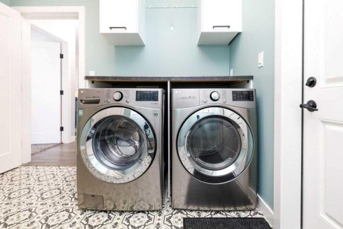 23 Cole Way, Sylvan Lake, AB - Indoor Photo Showing Laundry Room