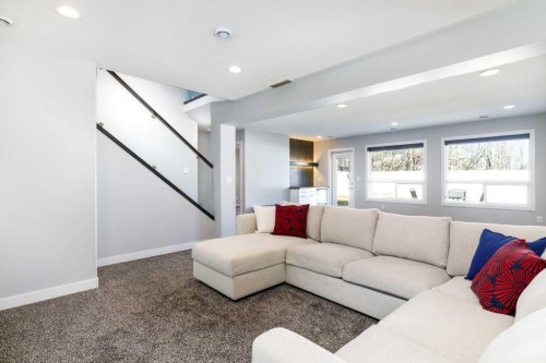 23 Cole Way, Sylvan Lake, AB - Indoor Photo Showing Living Room
