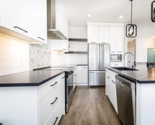 23 Cole Way, Sylvan Lake, AB - Indoor Photo Showing Kitchen With Stainless Steel Kitchen With Upgraded Kitchen