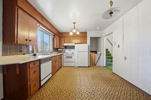 3301 41 Avenue, Red Deer, AB - Indoor Photo Showing Kitchen With Double Sink