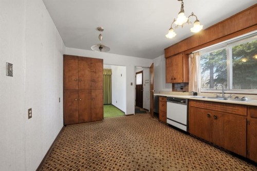 3301 41 Avenue, Red Deer, AB - Indoor Photo Showing Kitchen With Double Sink