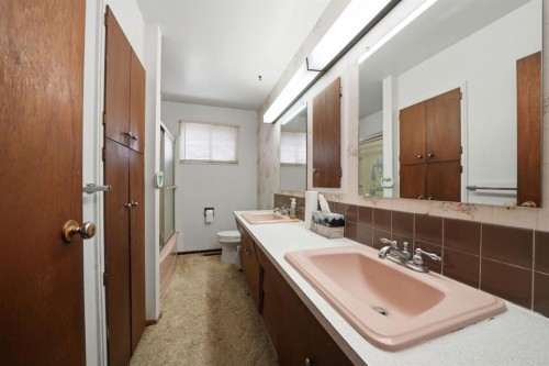 3301 41 Avenue, Red Deer, AB - Indoor Photo Showing Bathroom