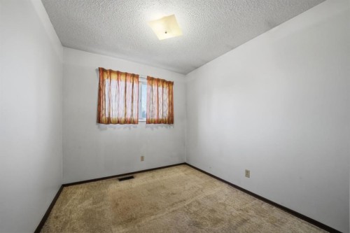 3301 41 Avenue, Red Deer, AB - Indoor Photo Showing Other Room
