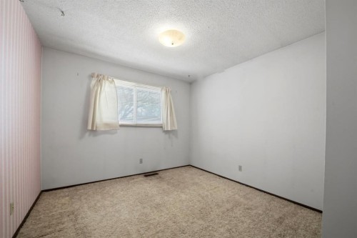 3301 41 Avenue, Red Deer, AB - Indoor Photo Showing Other Room