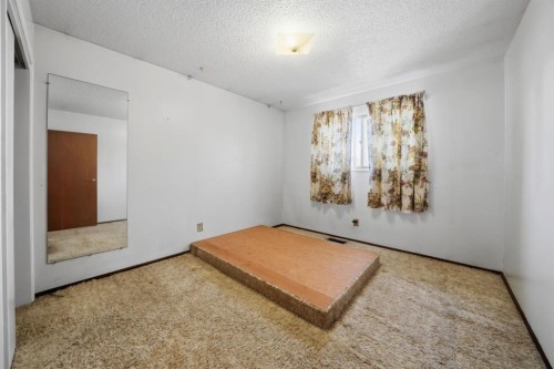3301 41 Avenue, Red Deer, AB - Indoor Photo Showing Other Room