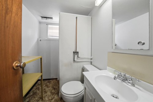 3301 41 Avenue, Red Deer, AB - Indoor Photo Showing Bathroom