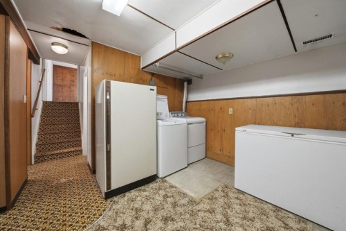 3301 41 Avenue, Red Deer, AB - Indoor Photo Showing Laundry Room
