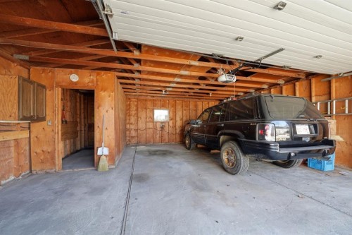 3301 41 Avenue, Red Deer, AB - Indoor Photo Showing Garage