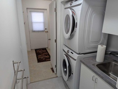 6210 53 Avenue, Camrose, AB - Indoor Photo Showing Laundry Room