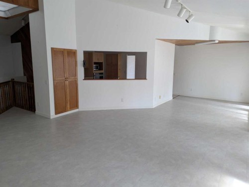 6210 53 Avenue, Camrose, AB - Indoor