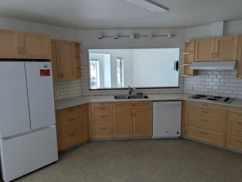 6210 53 Avenue, Camrose, AB - Indoor Photo Showing Kitchen With Double Sink