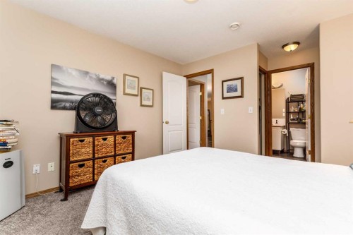 14D-32 Daines Avenue, Red Deer, AB - Indoor Photo Showing Bedroom