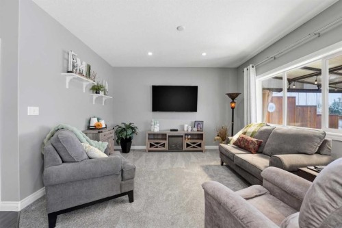 47 Thompson Crescent, Red Deer, AB - Indoor Photo Showing Living Room