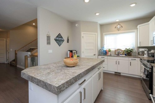137 Coachman Way, Blackfalds, AB - Indoor Photo Showing Kitchen