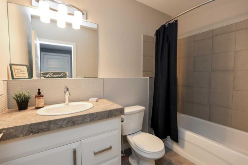 137 Coachman Way, Blackfalds, AB - Indoor Photo Showing Bathroom