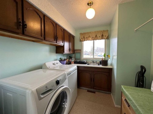 5 Sproule Place, Bashaw, AB - Indoor Photo Showing Laundry Room