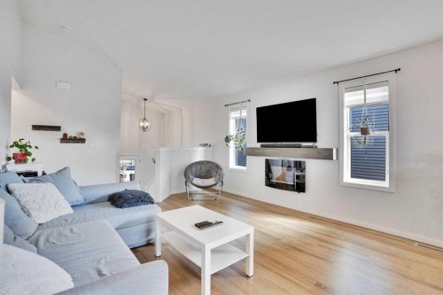 244 Thomlison Avenue, Red Deer, AB - Indoor Photo Showing Living Room