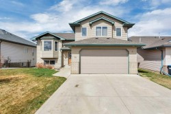 74 Fulmar Close  Sylvan Lake, AB T4S 2K6