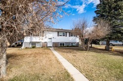 5116 54 Avenue Eckville, AB T0M 0X0