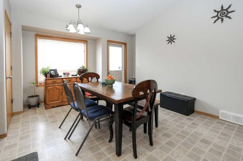 77 Duval Crescent, Red Deer, AB - Indoor Photo Showing Dining Room
