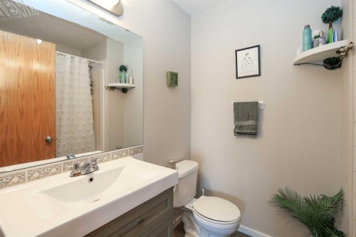 77 Duval Crescent, Red Deer, AB - Indoor Photo Showing Bathroom