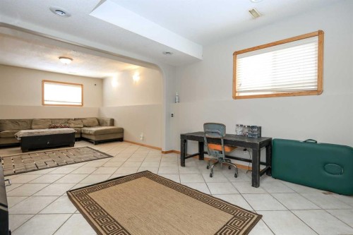 77 Duval Crescent, Red Deer, AB - Indoor Photo Showing Other Room