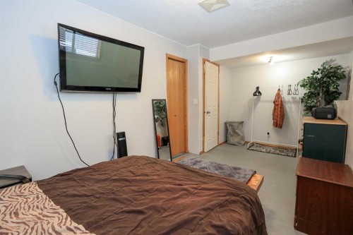 77 Duval Crescent, Red Deer, AB - Indoor Photo Showing Bedroom