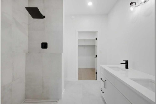 37 Maclean Close, Blackfalds, AB - Indoor Photo Showing Bathroom