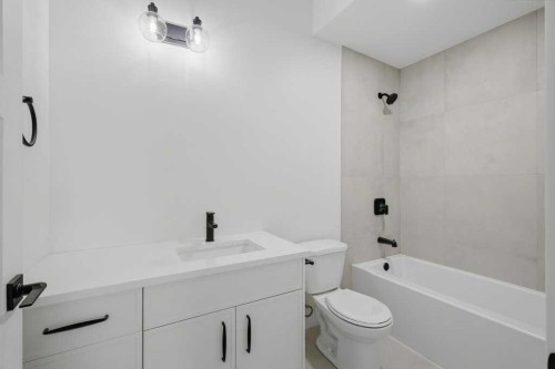 37 Maclean Close, Blackfalds, AB - Indoor Photo Showing Bathroom