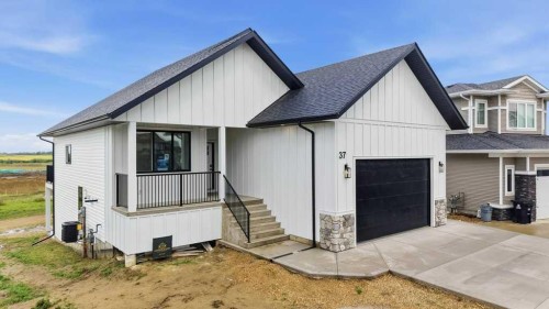 37 Maclean Close, Blackfalds, AB - Outdoor