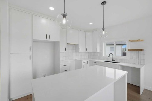 37 Maclean Close, Blackfalds, AB - Indoor Photo Showing Kitchen With Upgraded Kitchen