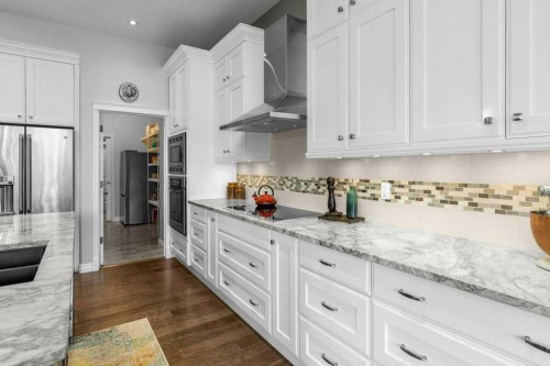 105 Connaught Crescent, Red Deer, AB - Indoor Photo Showing Kitchen With Upgraded Kitchen