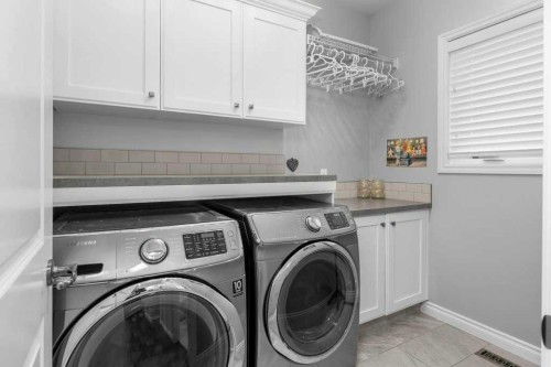 105 Connaught Crescent, Red Deer, AB - Indoor Photo Showing Laundry Room