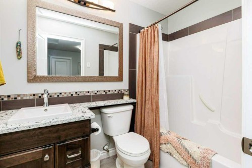 105 Connaught Crescent, Red Deer, AB - Indoor Photo Showing Bathroom