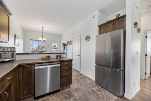 38 Regatta Way, Sylvan Lake, AB - Indoor Photo Showing Kitchen