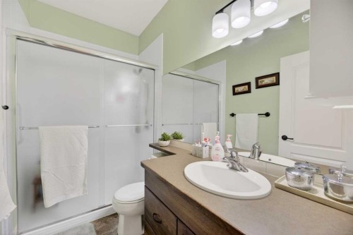 38 Regatta Way, Sylvan Lake, AB - Indoor Photo Showing Bathroom