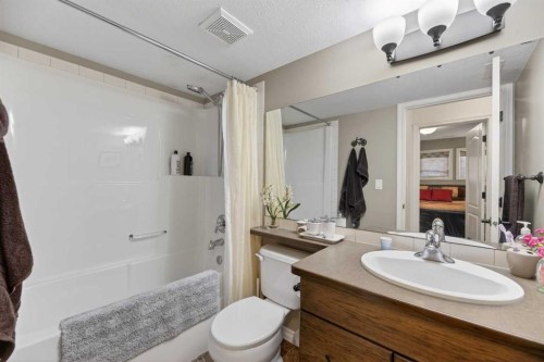 38 Regatta Way, Sylvan Lake, AB - Indoor Photo Showing Bathroom