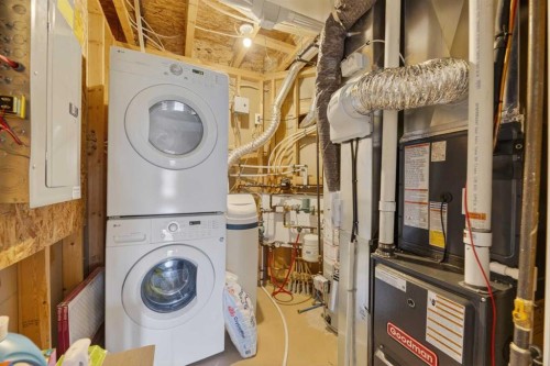 38 Regatta Way, Sylvan Lake, AB - Indoor Photo Showing Laundry Room