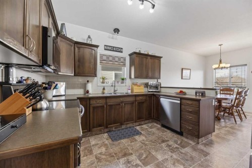 38 Regatta Way, Sylvan Lake, AB - Indoor Photo Showing Kitchen With Double Sink