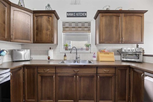 38 Regatta Way, Sylvan Lake, AB - Indoor Photo Showing Kitchen With Double Sink