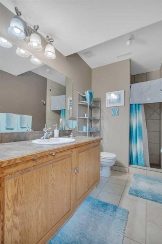 44 Leonard Crescent, Red Deer, AB - Indoor Photo Showing Bathroom