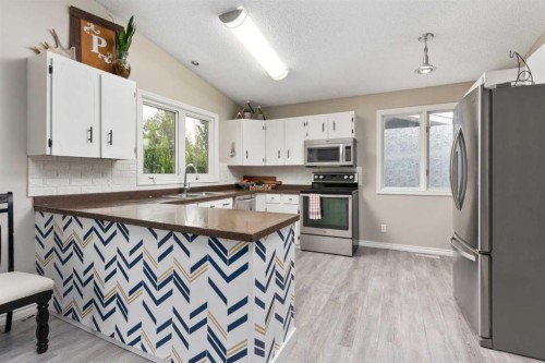 5228 59 Avenue, Viking, AB - Indoor Photo Showing Kitchen With Stainless Steel Kitchen