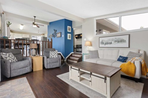 5228 59 Avenue, Viking, AB - Indoor Photo Showing Living Room