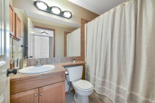 628 Lancaster Drive, Red Deer, AB - Indoor Photo Showing Bathroom