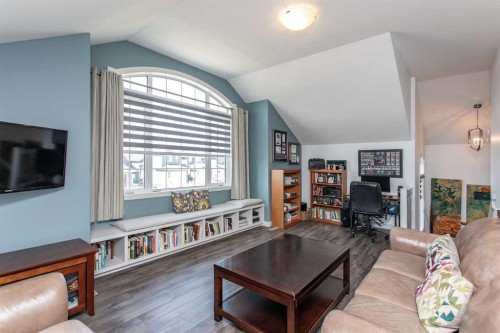 217 Van Slyke Way, Red Deer, AB - Indoor Photo Showing Living Room