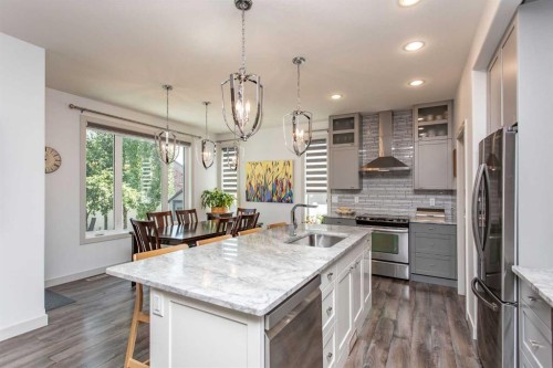217 Van Slyke Way, Red Deer, AB - Indoor Photo Showing Kitchen With Upgraded Kitchen