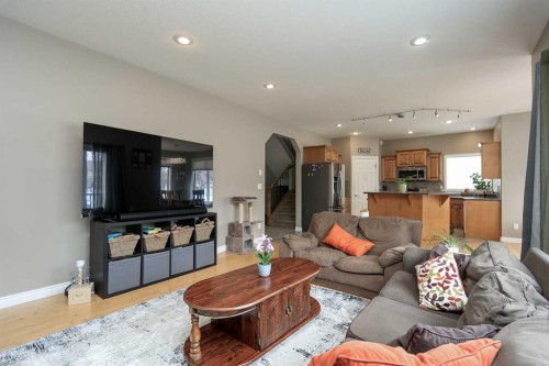193 Alberts Close, Red Deer, AB - Indoor Photo Showing Living Room