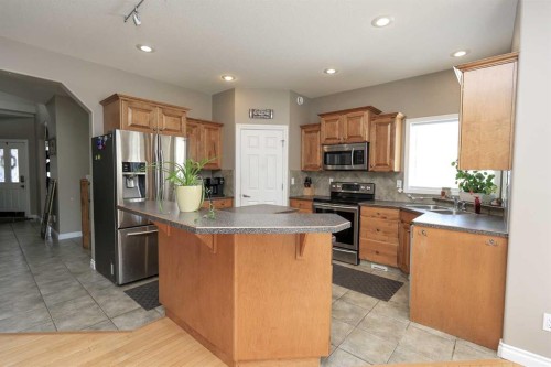 193 Alberts Close, Red Deer, AB - Indoor Photo Showing Kitchen With Double Sink