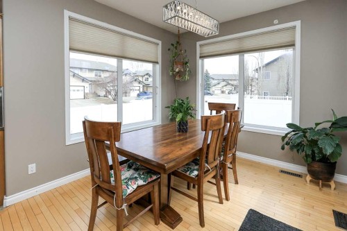 193 Alberts Close, Red Deer, AB - Indoor Photo Showing Dining Room